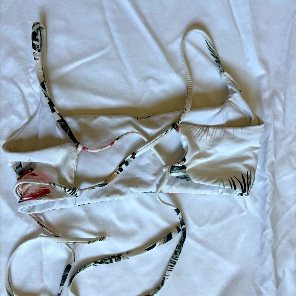 Bikini Top Bundle: Rip Curl and Roxy - Picture 3 of 4